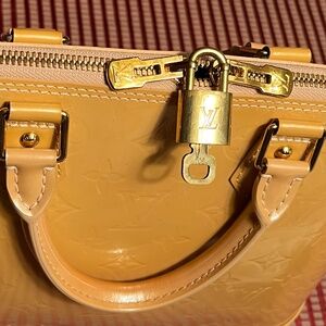 Louis Vuitton Alma Vernis, Vanilla